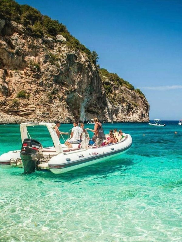 residenze-corallo-orosei-attivita-escursioni-gommone-05